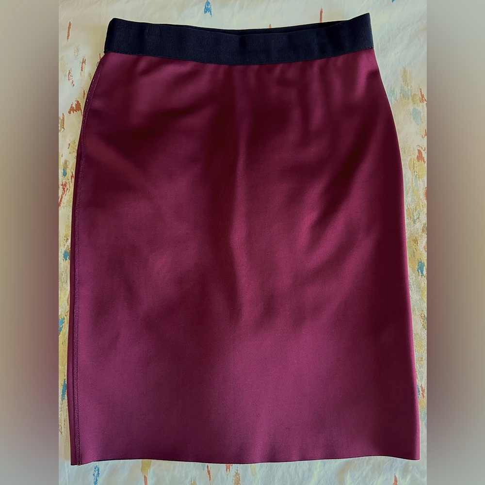 Banana Republic fitted, stretch, pencil skirt, size, medium. Wine color.